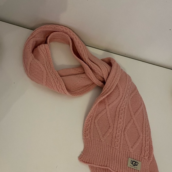 Ugg hat glove scarf set - Picture 3 of 3